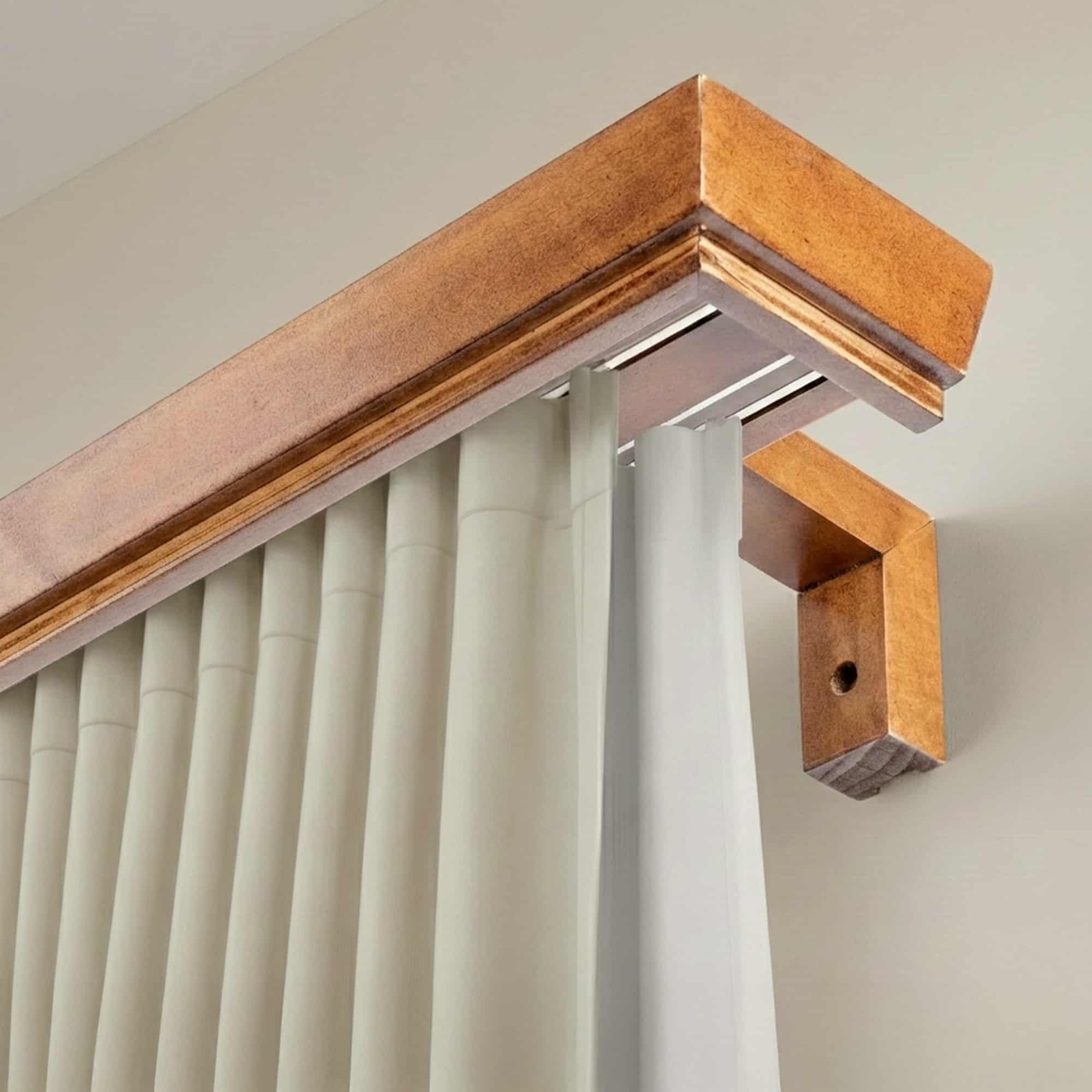 Garnýž na záclony a závěsy Conic s dřevěnou čelní maskou. Dub